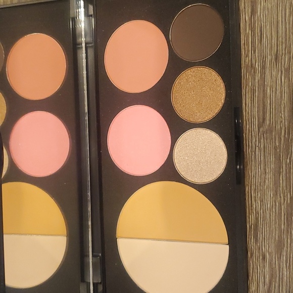 Eve.Pearl powder shadow and blush. - Picture 3 of 5